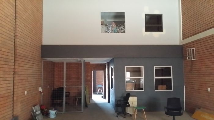 193m² Industrial Warehouse To Rent in Hennopspark Industrial with secure access and parking.