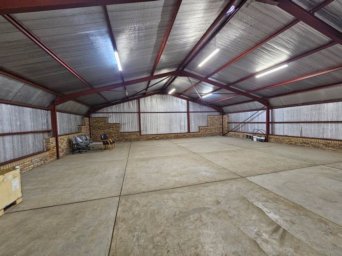 Industrial warehouse in Highveld Technopark, secure with easy access, to rent.