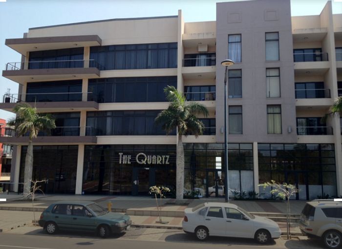 Retail unit for sale in Umhlanga Ridge: 131m², 24-hour security, 5 parking bays.