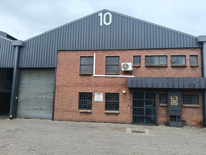 Industrial unit to rent in Silvertondale with office, conference room, and 3-phase power.