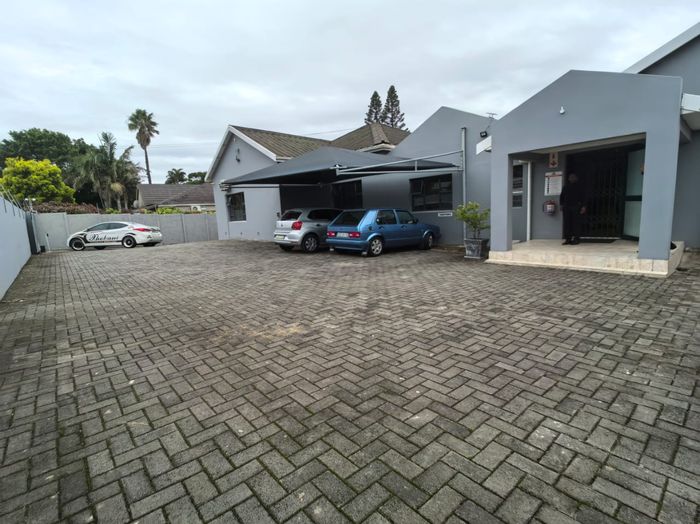 Commercial property in Vincent for sale: versatile office space with parking and accessibility.