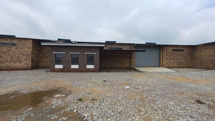 Industrial space to rent in Meyerton Central with office, three-phase power, and access.