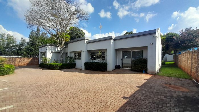 Groenkloof Office To Rent: 3 consulting rooms, shared reception, secure building.