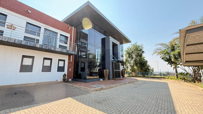 Industrial Warehouse To Rent in Rooihuiskraal: 6,035m², office space, secure access.
