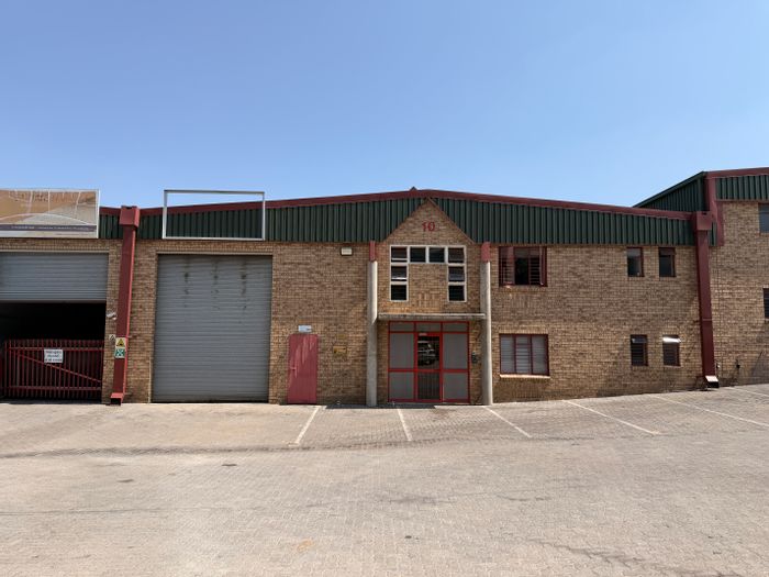 Industrial warehouse to rent in Samrand Business Park, featuring 80 Amp power.