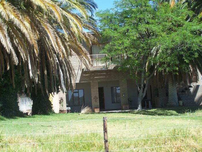 For Sale: Leeu Gamka Farm with extensive irrigation, livestock facilities, and river frontage.