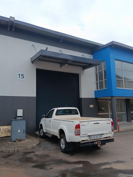 Industrial space to rent in Silverton with offices, parking, and 24/7 security.