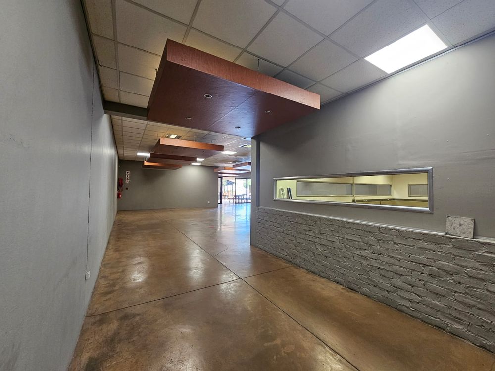 Space to smaller open space and back offices