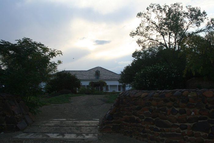 For Sale: 8232 ha farm in Victoria West with waterpoints, houses, and infrastructure.