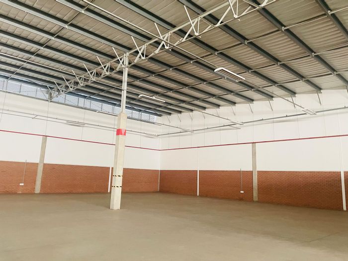 Industrial warehouse in Olifantsfontein to rent, ideal for logistics and distribution.