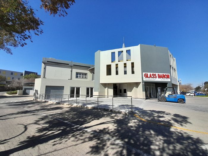 Retail space to rent in Halfway House, versatile layout, security, and accessibility.