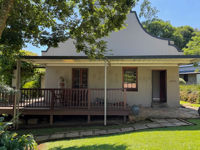 Office To Rent in Hilton Central: En-suite, shared kitchen, parking, Wi-Fi included.