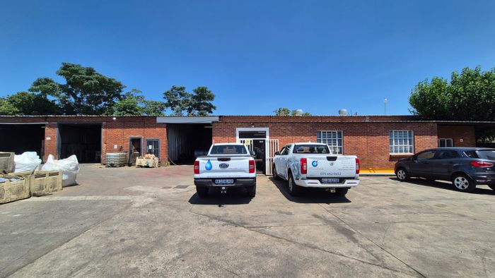 Industrial warehouse in Waltloo to rent with secure access and office space.