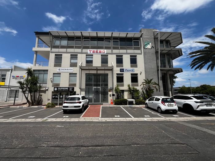 Spacious 400m² office in Bo Oakdale with parking, air conditioning, and internet. To Rent.