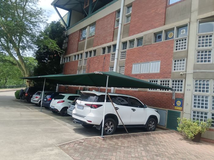 Industrial unit to rent in Mahogany Ridge with large shared yard and 3-phase power.