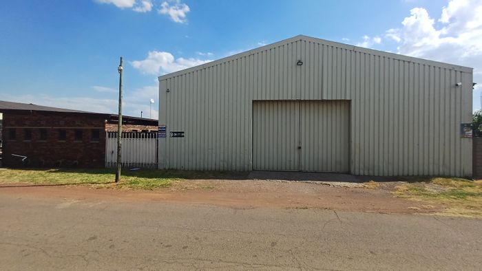 Industrial space for rent in Meydustria: 650m², office, three-phase power, security.