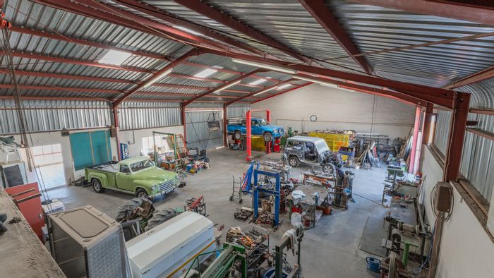 For Sale: Industrial property in Villiersdorp Central with multiple units and rental income.