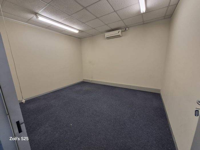 To Rent: 13 m² office in Empangeni Central with reception area and three offices.