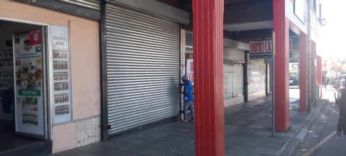 Retail space to rent in Krugersdorp Central, high foot traffic, kitchenette included.