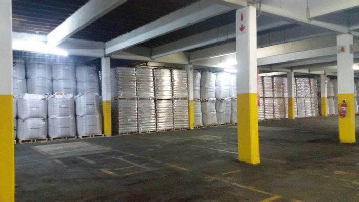 Spacious industrial warehouse in Mobeni Heights with office, yard, and dock levellers.