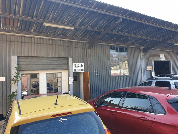 Industrial property to rent in New Germany with 780m² yard and secure location.