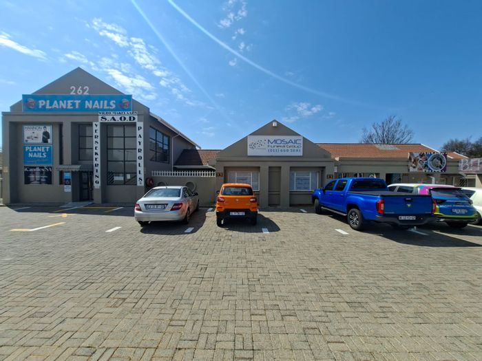 Office space to rent in Monument with parking, reception, and boardroom access.