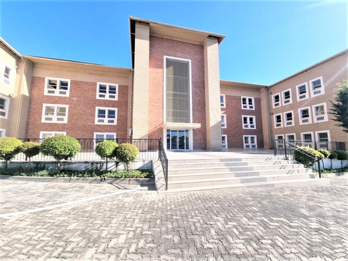 Office To Rent in Sunninghill: Subdividable, prime location, tenant incentives available.