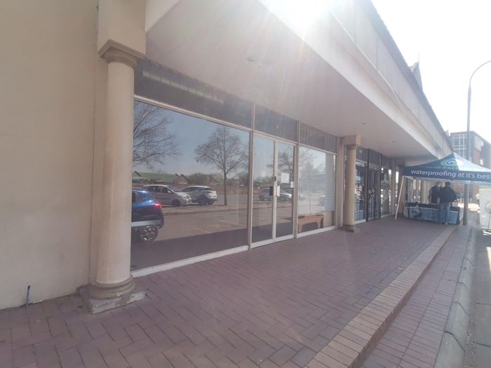 For Sale: Commercial property in Vanderbijlpark Sw 1, 975 m² with shop potential.