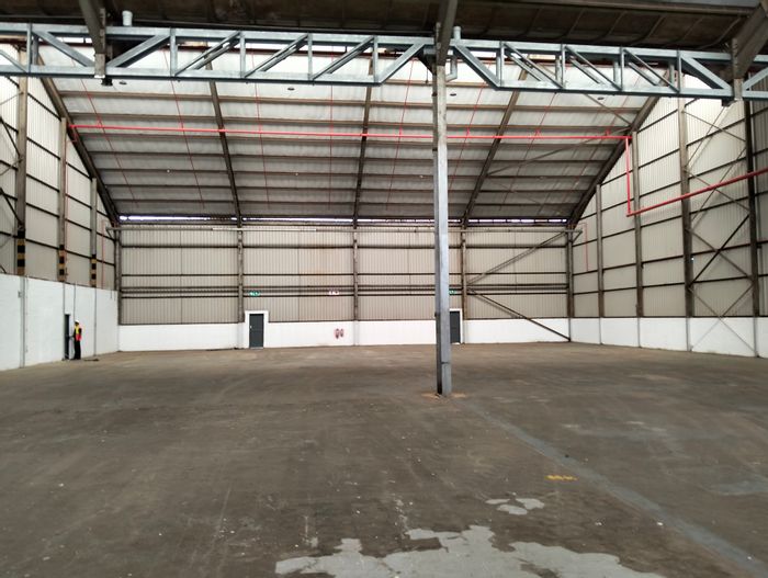 Industrial property in Jacobs to rent, featuring 2 warehouses and prime access.