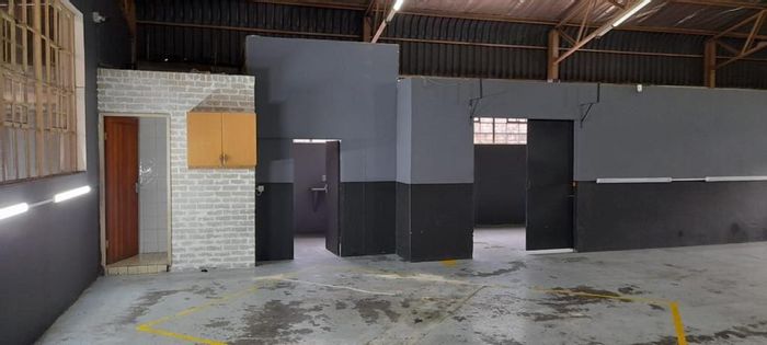 Commercial Property For Sale in Vanderbijlpark CE 6: Office, Kitchen, Warehouse, 3 Phase Electricity.