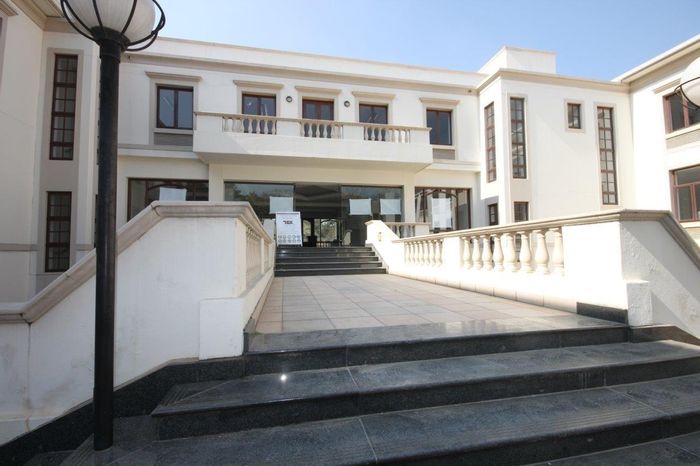 Strathavon Office To Rent: 24/7 security, parking, flexible space, prime location.