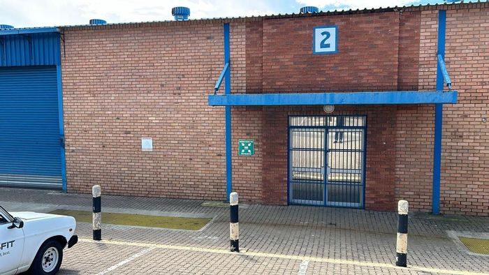 350sqm industrial workshop to rent in Trichardt with office, kitchen, and parking.