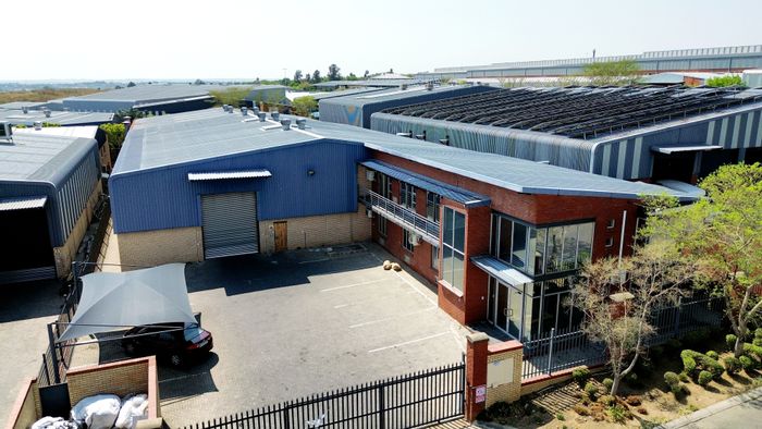 Industrial Warehouse To Rent in North Riding: 1,176m² with secure access.