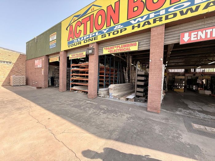 Commercial Space To Rent in Newcastle Central: Versatile, high visibility, ample parking.