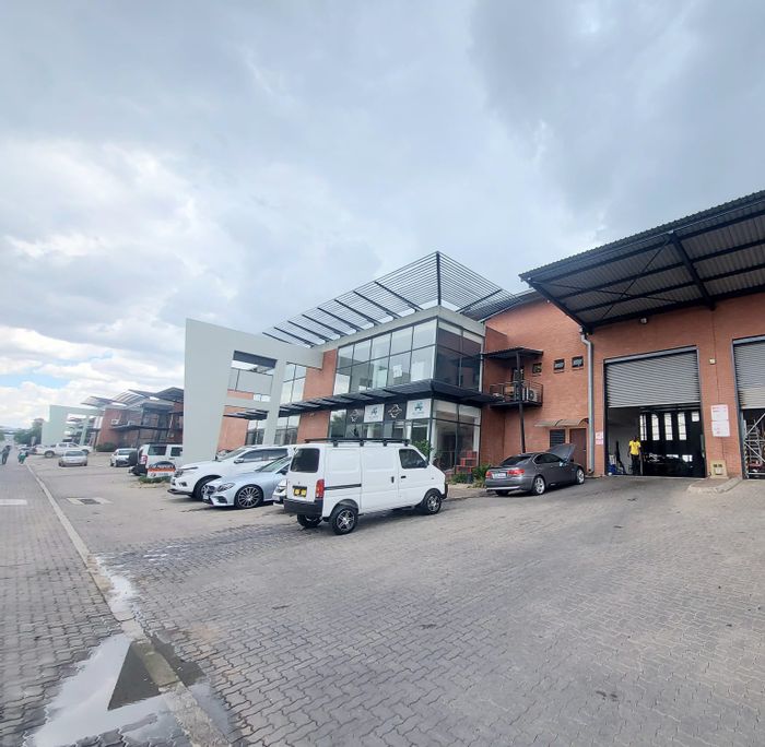 North Riding Industrial Property For Sale: Hybrid retail/warehouse, 24-hour security access.