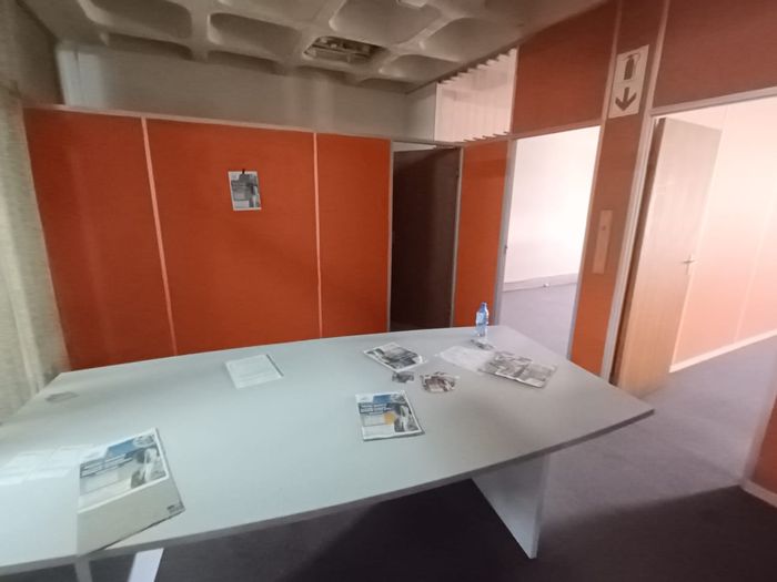 Office to Rent in Pretoria North: 40m², two offices, kitchen, secure parking.