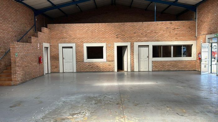 Industrial Workshop To Rent in Trichardt: 350 sqm, offices, kitchen, secure access.