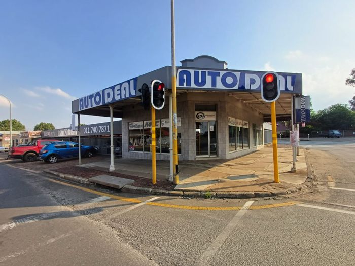 Commercial property for sale in Brakpan Central, ideal for motor businesses with ample parking.