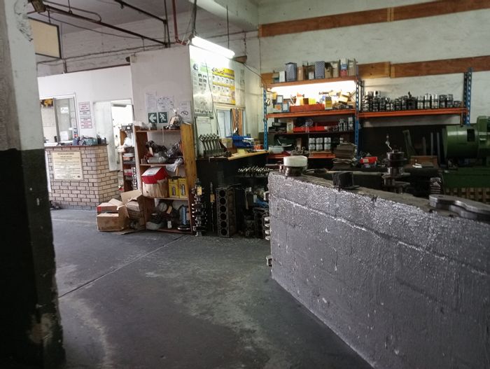 Industrial workshop to rent in New Germany with private yard and 3-phase power.