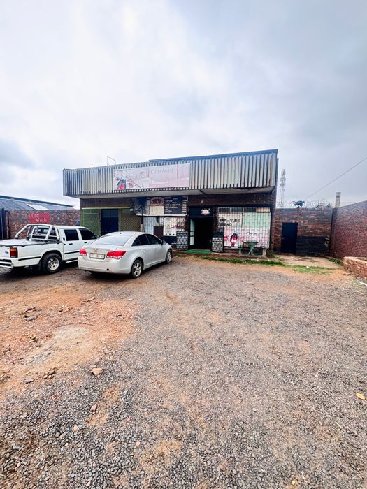 Klarinet Business For Sale: Versatile space with ample parking and dual kitchens.