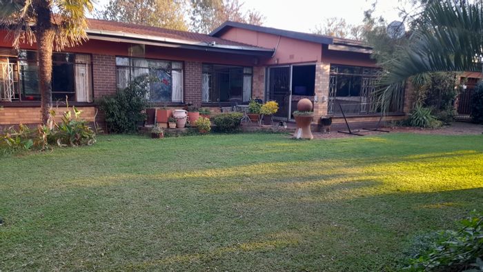 Meyerton Central Business For Sale: Versatile property with bar, pool, and ample parking.