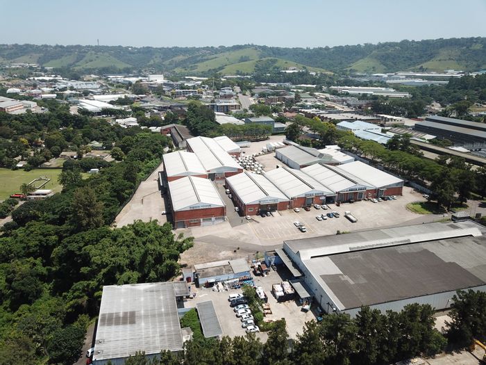 Industrial Property To Rent in Westmead: Security, super link access, roller door, 3-phase power.