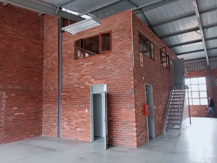 Industrial space to rent in New Germany with roller door, office, and amenities.