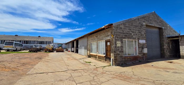 For Sale: Industrial property in Humansdorp Central with workshop and expansion potential.