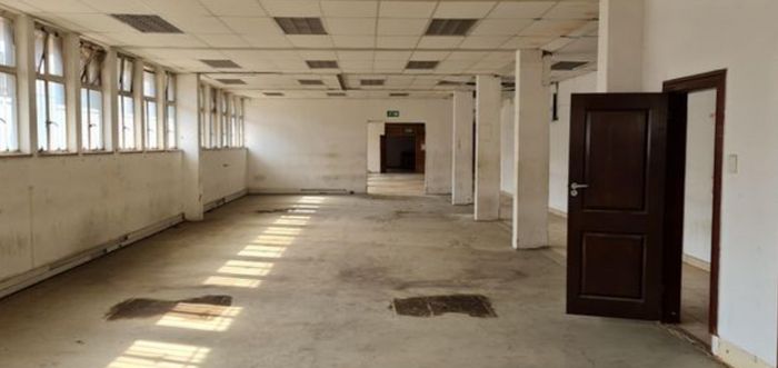 Spacious 1538 sqm industrial space for rent in Mobeni, versatile for various uses.