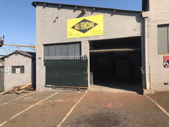 100m² Industrial Warehouse To Rent in New Germany, main road access, fully equipped.