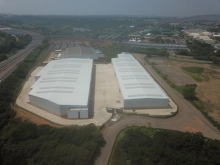 Broadlands Industrial To Rent: Two warehouses with high security, oversized roller doors.