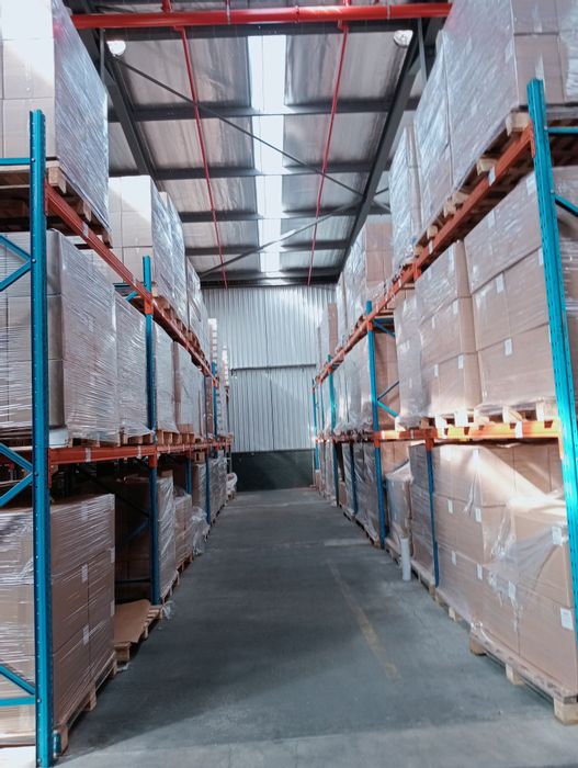 Industrial units in Cliffdale to rent, featuring large yard and high power capacity.