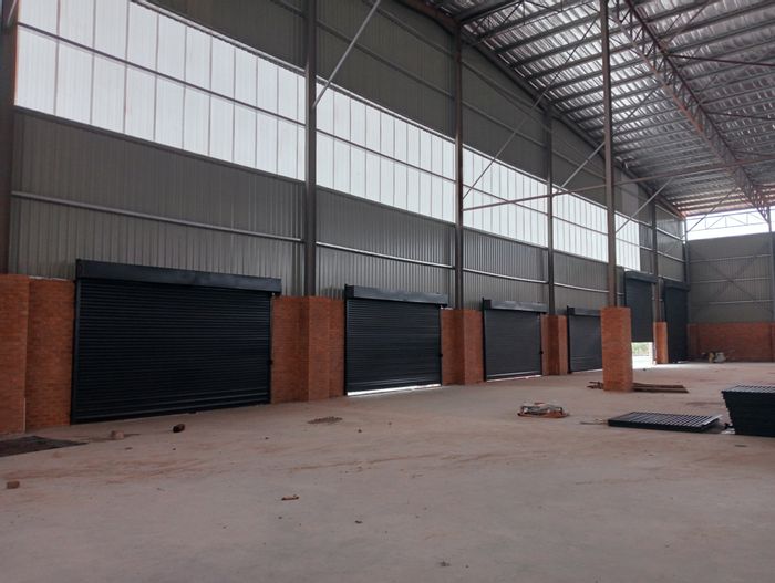 Industrial property in Springfield to rent: loading docks, racking height, private yard.