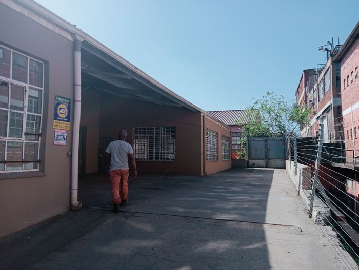 Industrial units to rent in New Germany, direct highway access, secure parking.
